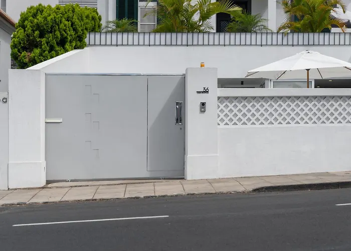 Casa Branca 36 By An Island * Funchal (Madeira)